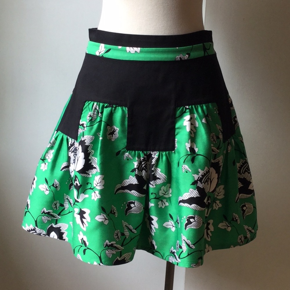 Graphic Floral Print Skirt